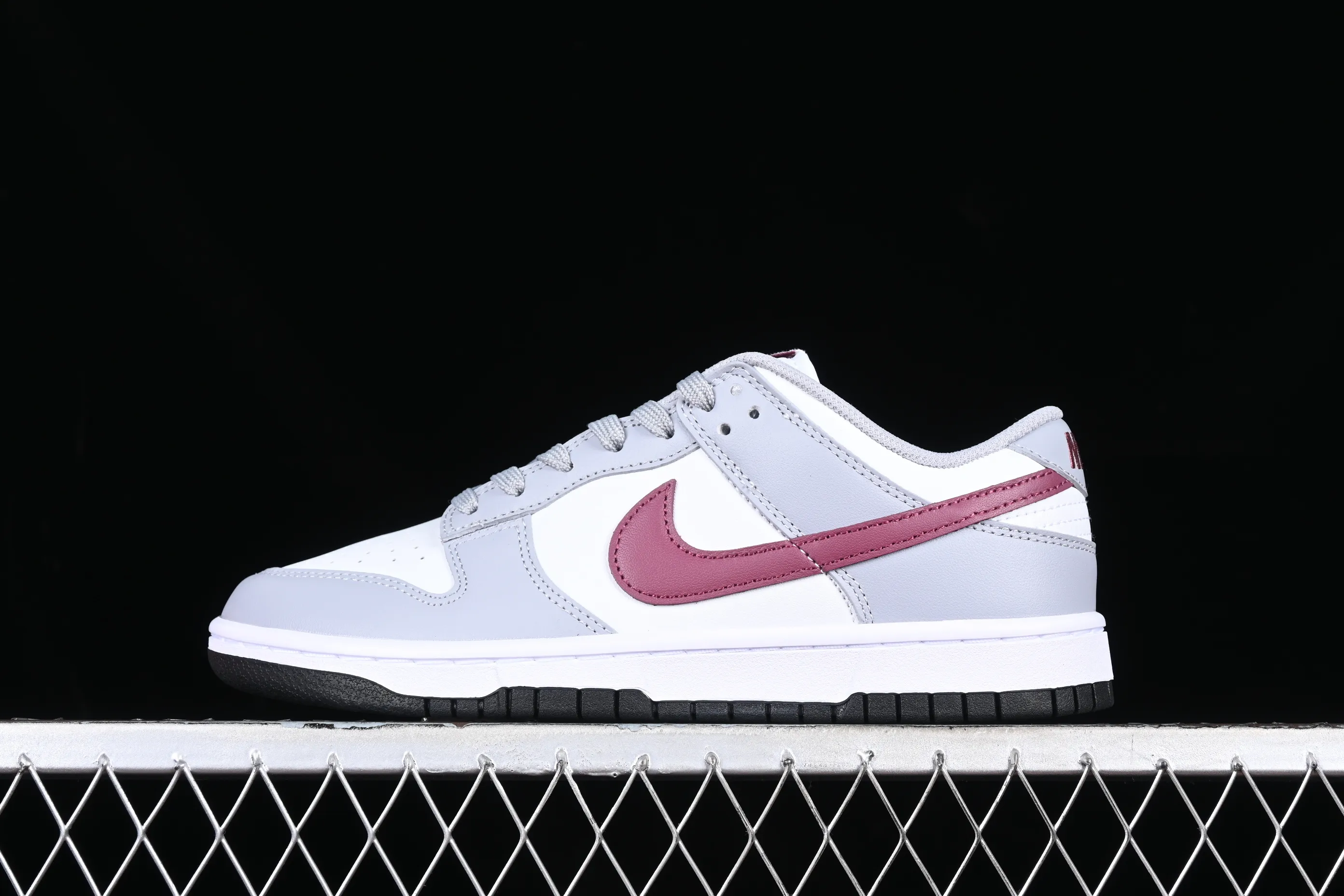All categories Nk SB Dunk series Nk SB Dunk Low low-top sneakers J version Nk Dunk Low "Grey White" gray burgundy low-top retro sports and leisure sneakers DD1503-122